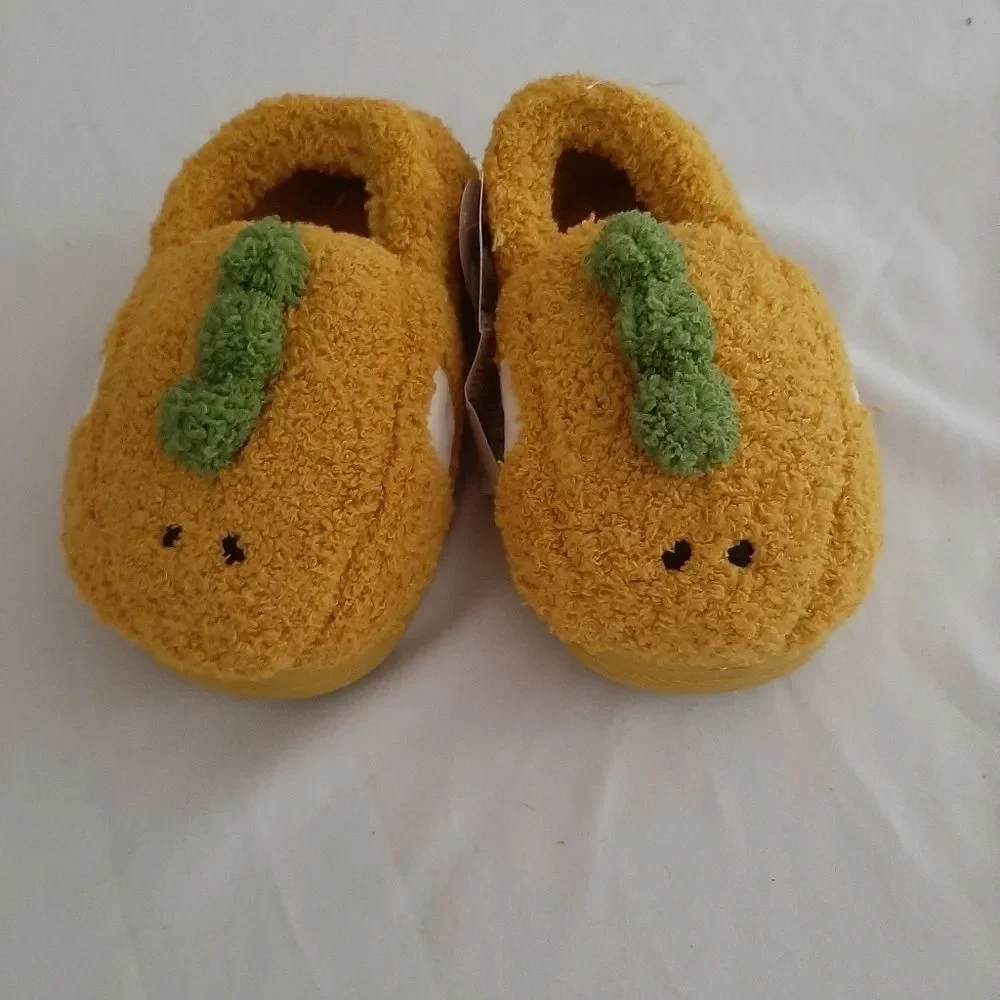 NWT Little Kids Medium 8-10 Animal Slippers